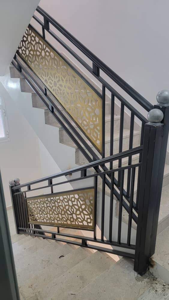 Galvanized steel balustrade and handrail on a concrete staircase